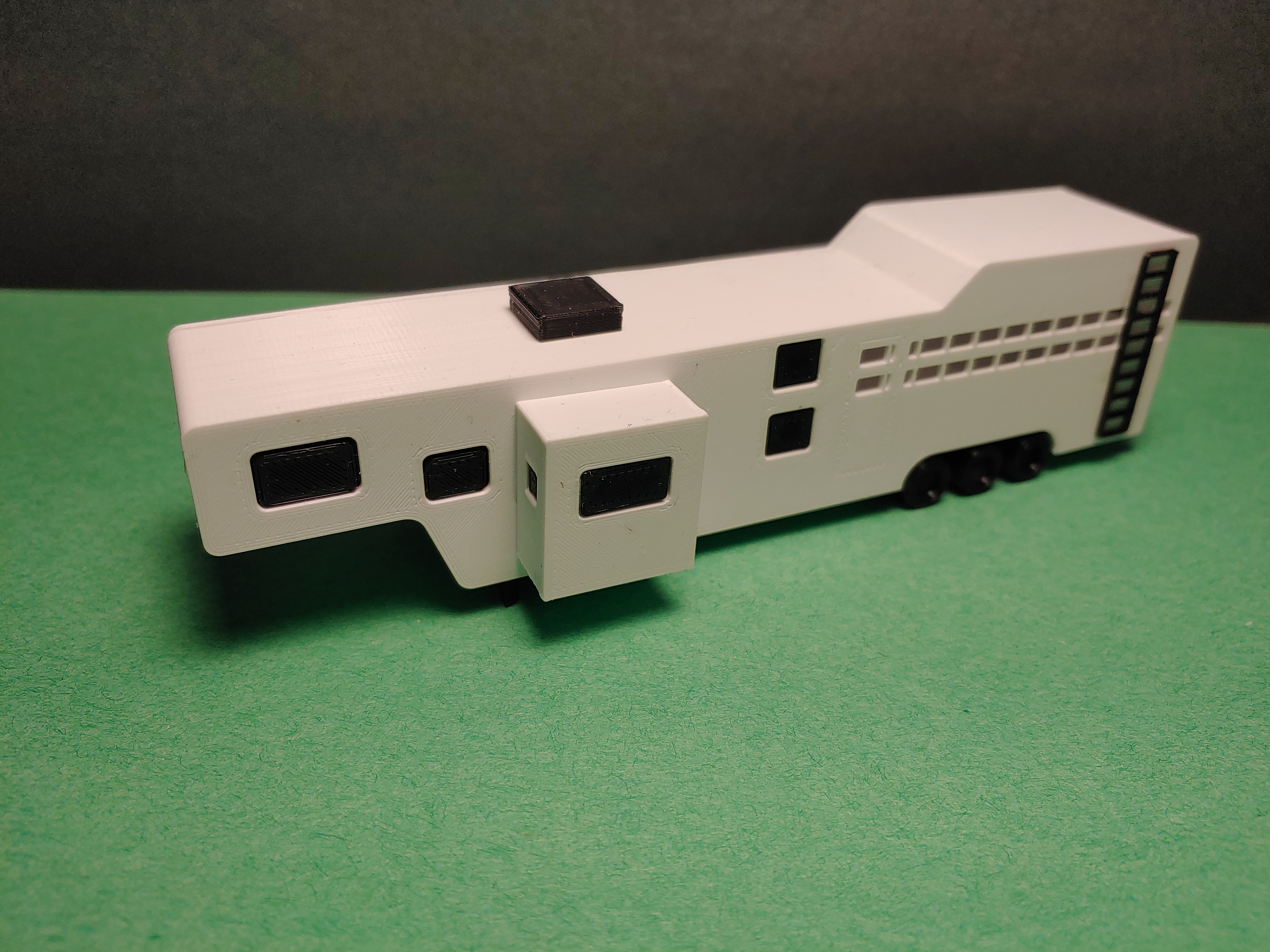 S scale 1:64 gooseneck stock  trailer with living quarter with slide-out