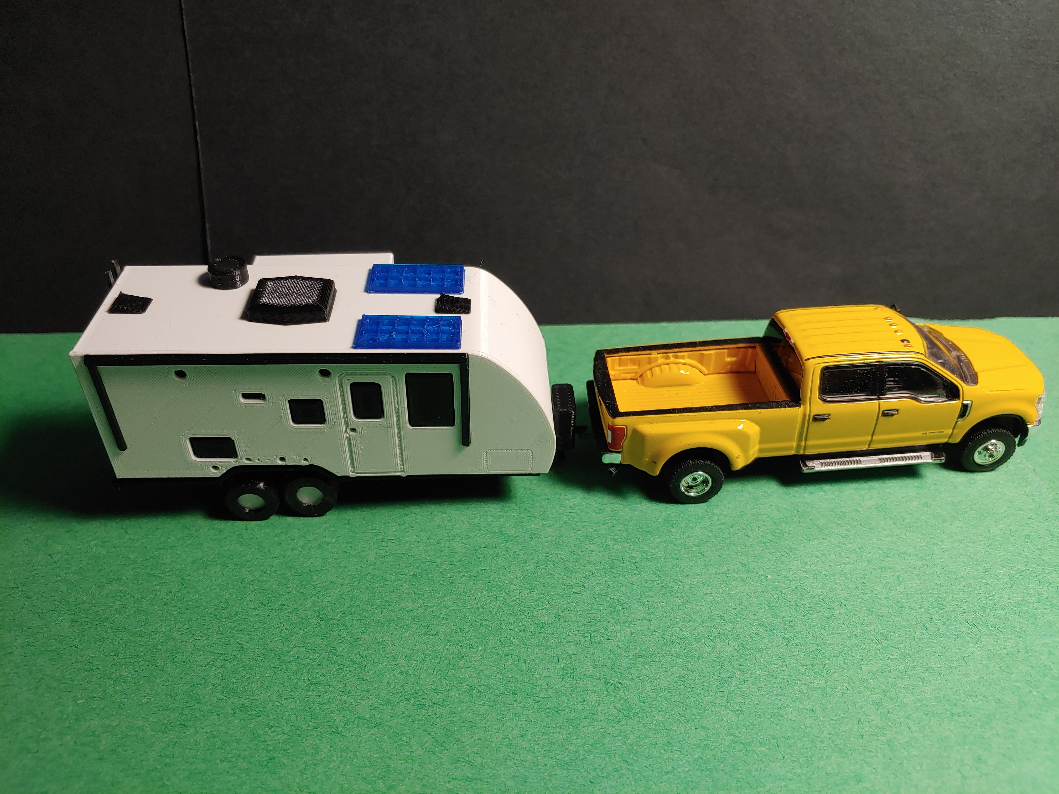 S scale 1:64  Winnebago Micro Minnie Flx 2108DS