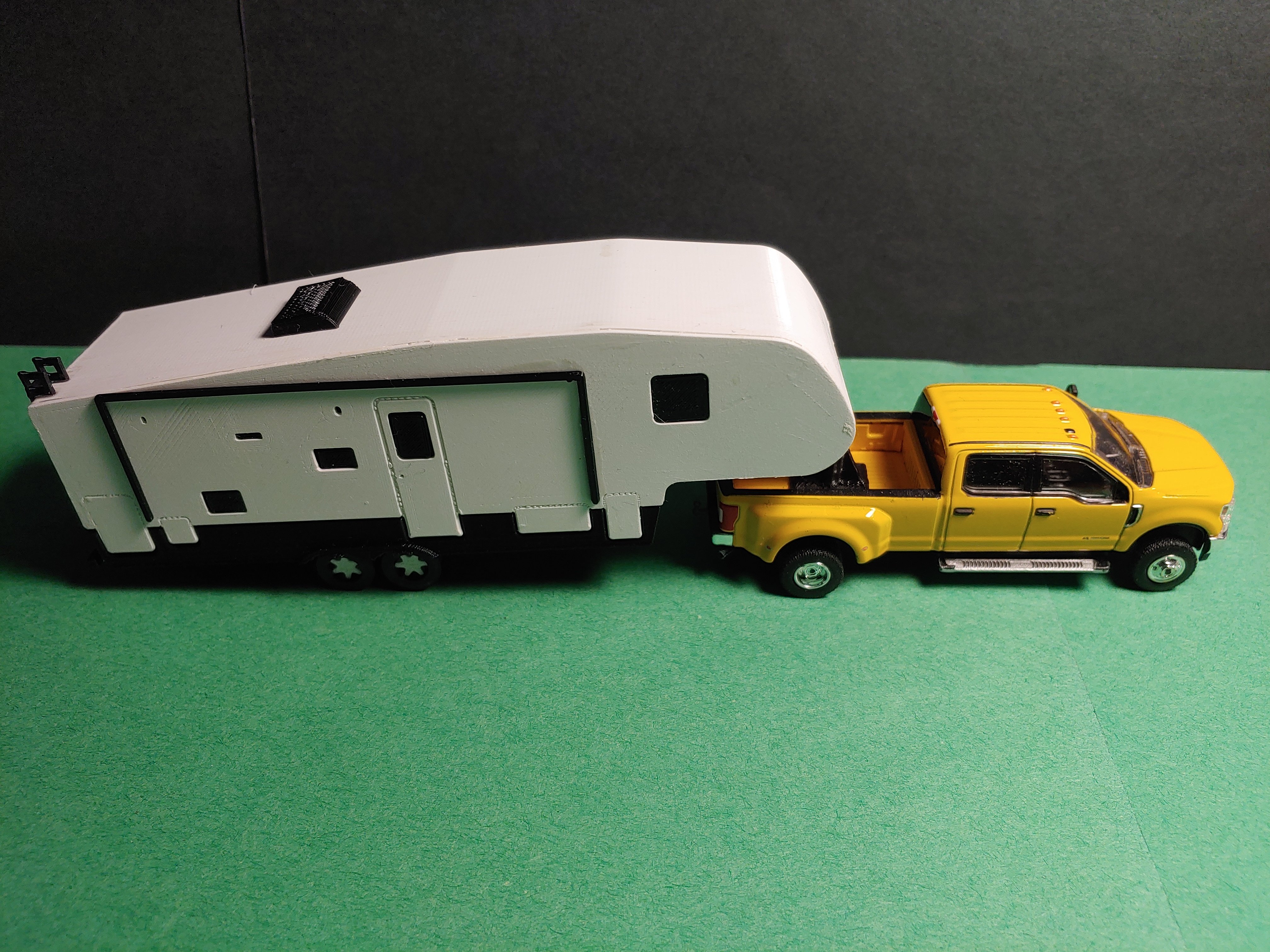 S Scale 1:64 Palomino Puma 5th wheel 257RESS