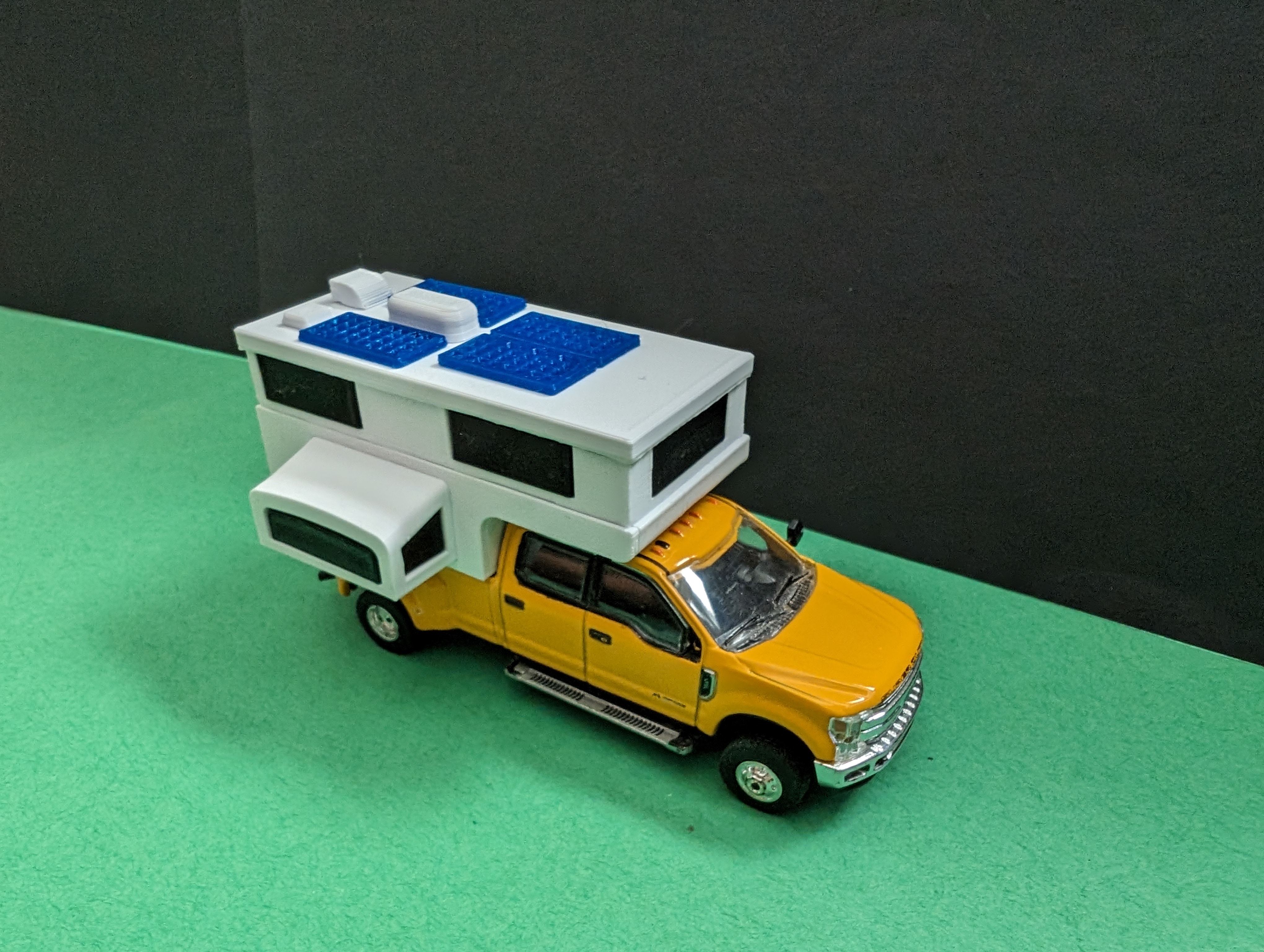 S scale 1:64 Northstar truck top camper 850SC XB