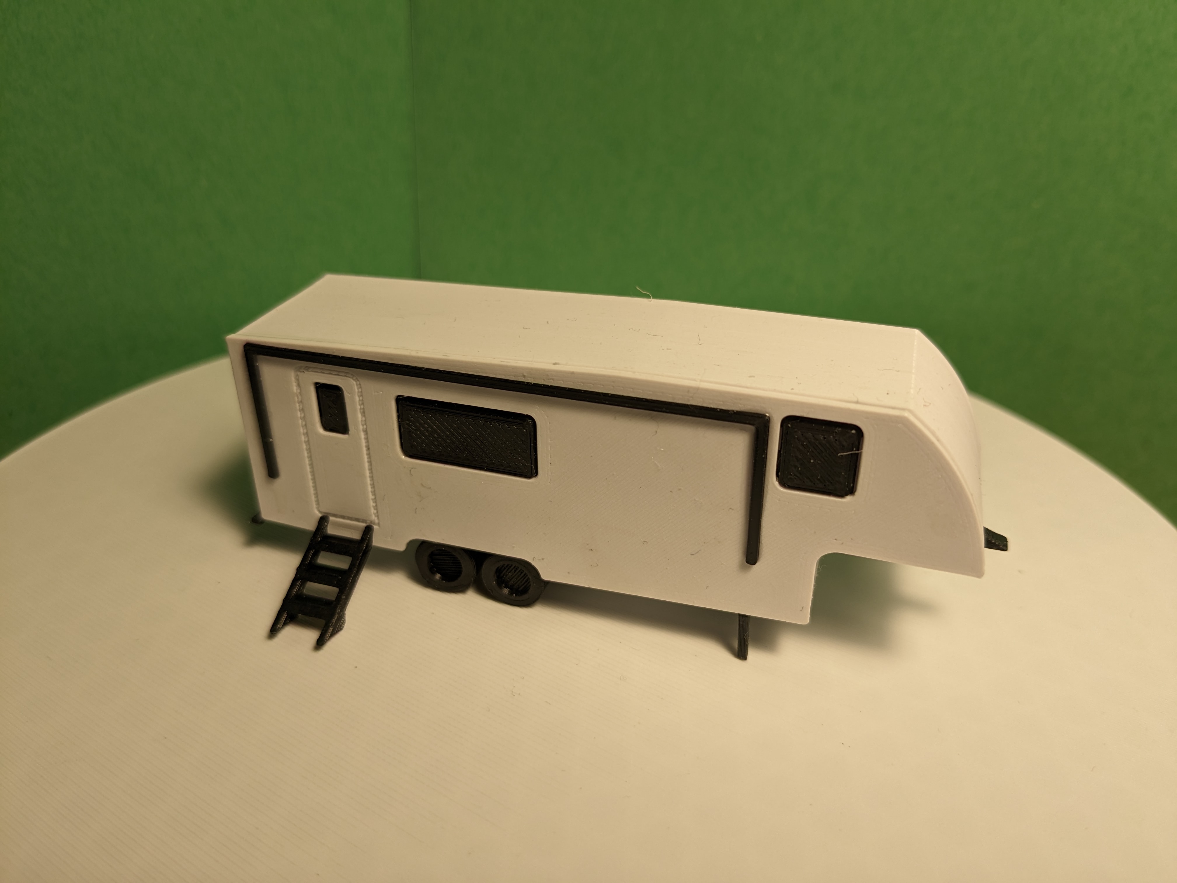 thumbnail image 2 of 2-Pack N Scale 1:160 Winnebago 32.5 Ft Travel Trailer RV Camper | Model Train Cars 2 of 6