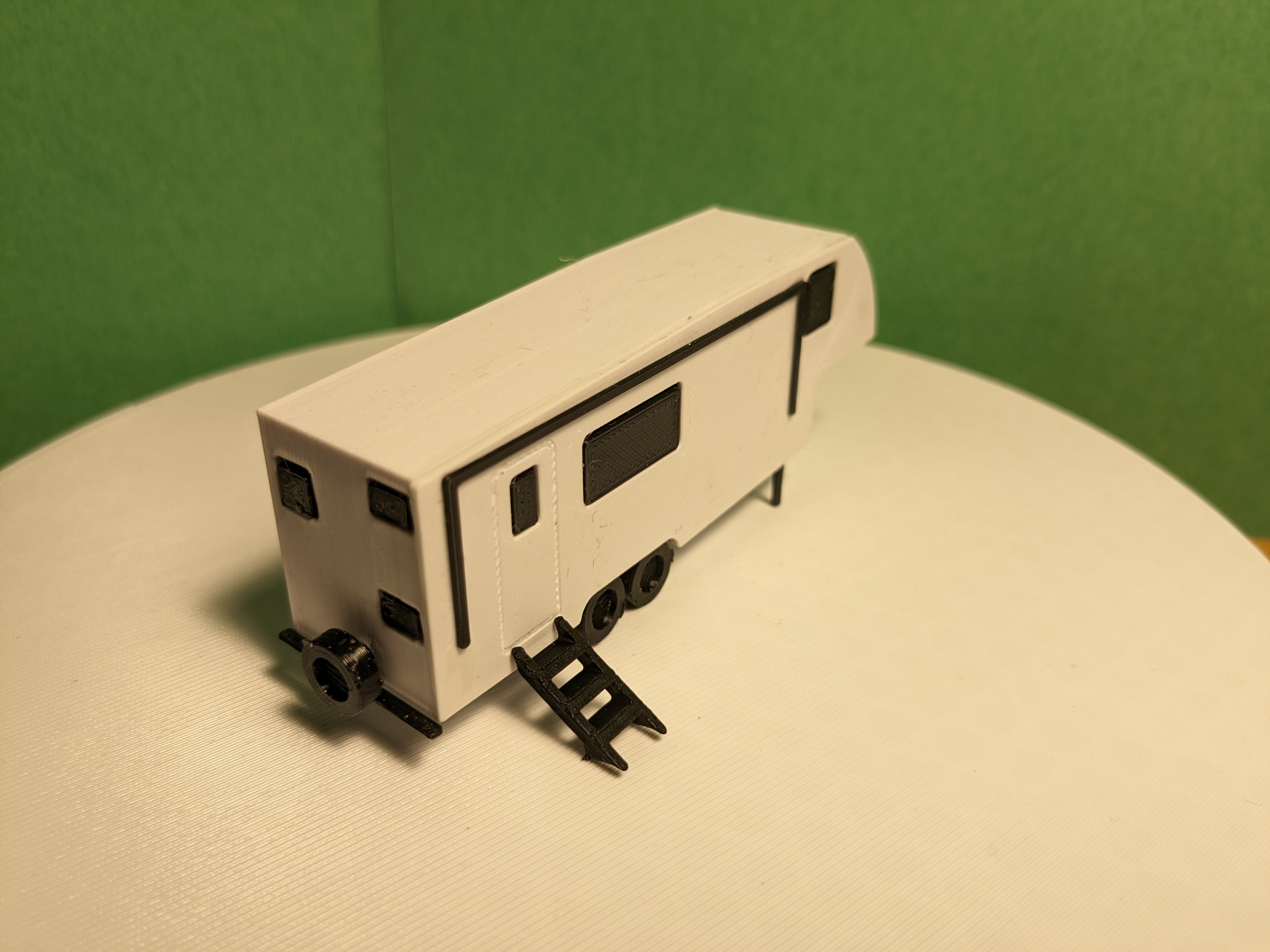 2-Pack N Scale 1:160 Winnebago 32.5 Ft Travel Trailer RV Camper | Model Train Cars