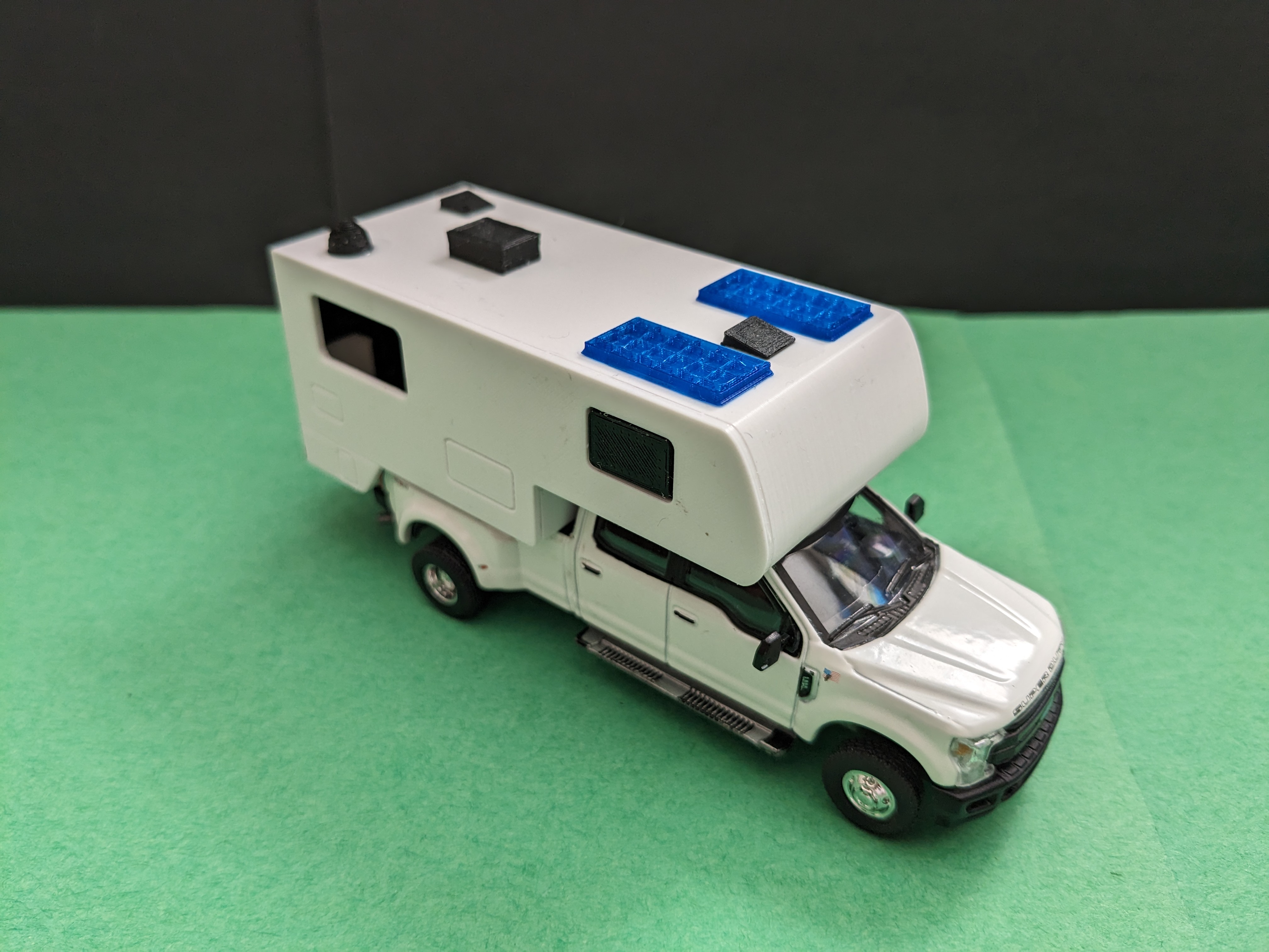 S scale 1:64 Northwood Artic Fox 1140 truck top camper Greenlight F350 truck