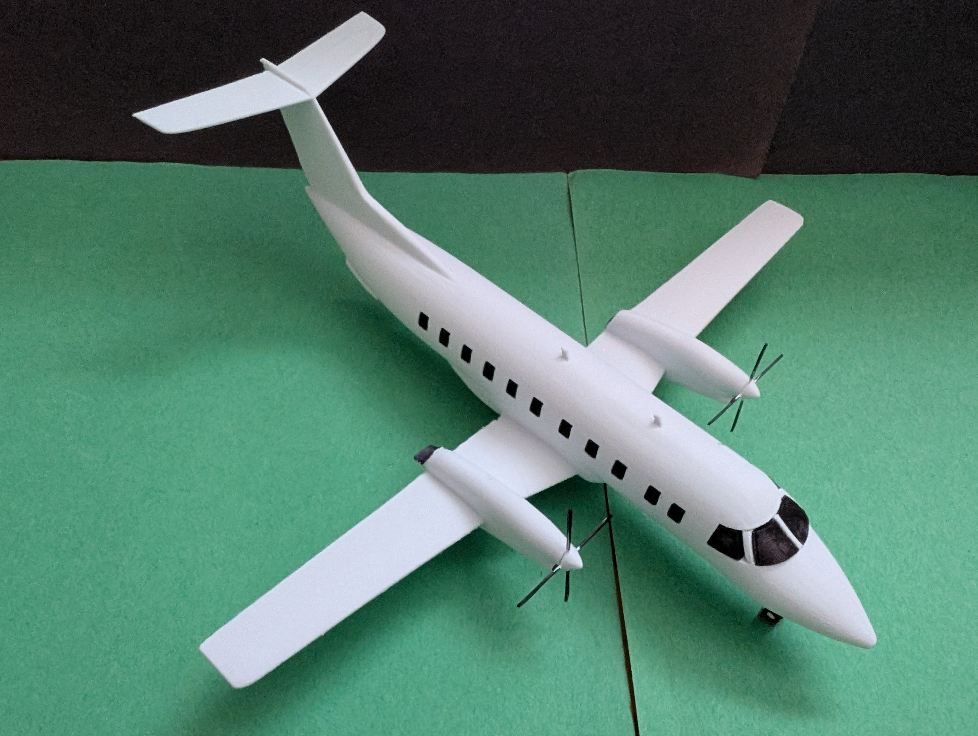 HO 1:87 scale Embraer EMB 120 Brasilia regional airliner puddle jumper